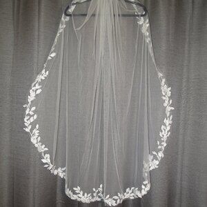 Ivory Floral Lace Edge Bridal Veil – Waltz length